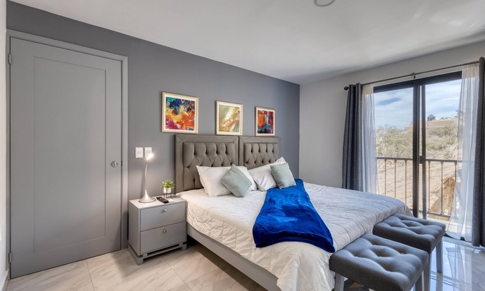 Centro de Cabo San Lucas Apartamento | Hotel room with ocean-view rooftop infinity pool, AC, & gym - dog-friendly