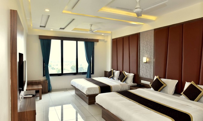 Ahmedabad Hotel | Hotel Royal Square by Sky Stays