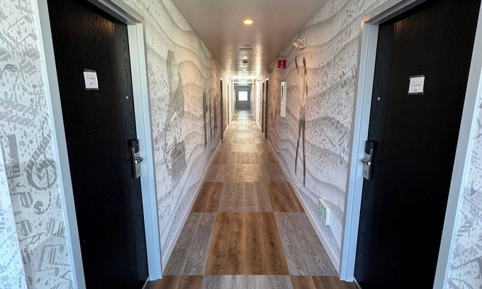 Hollywood Hotel | Hotel Rudra - Hollywood