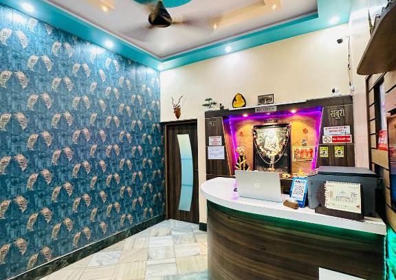 Mahmoorganj Hotel | HOTEL SAI PALACE P.G. HOUSE