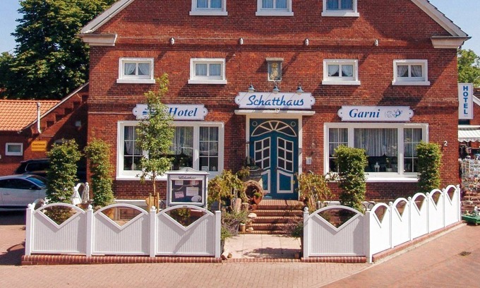 Greetsiel Hotel | Hotel Schatthaus