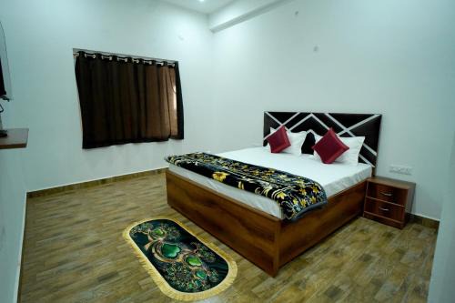 Mat Hotel | Hotel SD GRAND PALACE Near Shri Radha Krishna Vivah Sthali, Bhandirvan, Vrindavan