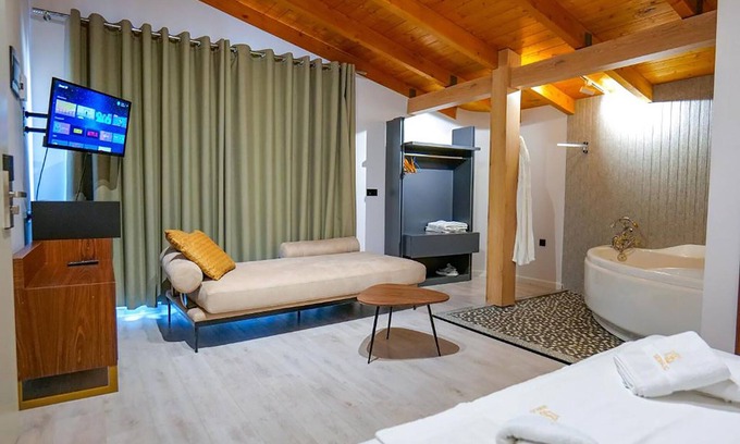 Vlore Hotel | Hotel Semajo