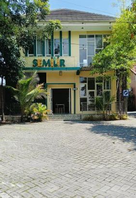 Sampang Hotel | Hotel Semilir Syariah Sampang