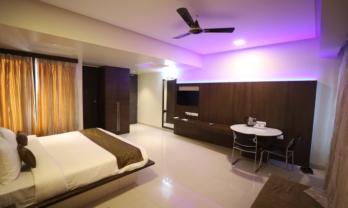 Nashik Hotel | Hotel Seven Sky