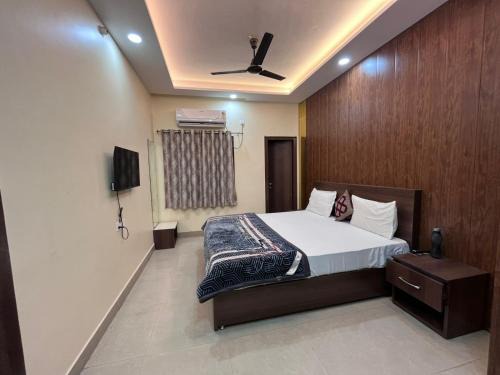Varanasi Hotel | Hotel Shiv Kashi