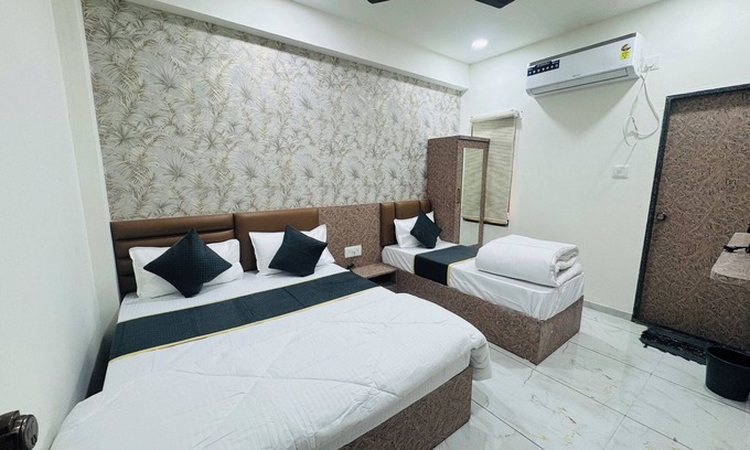 Dwarka Hotel | Hotel shiv palace