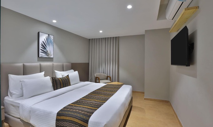 Bodakdev Hotel | Hotel Shivashish