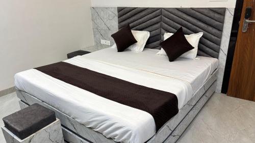 Mandla Hotel | HOTEl SHREE ASHTVINAYAK GRAND