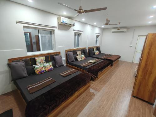 Ujjain Casa | Hotel Shree Kedarnath in front of railway station platform no 8