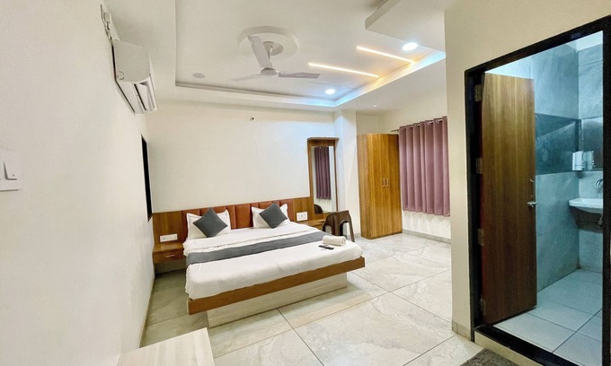 Ujjain Hotel | Hotel Shree Nakoda Paradise - Ujjain