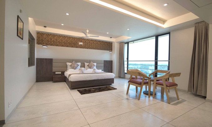 Ahmedabad Hotel | Hotel Silvera Grand