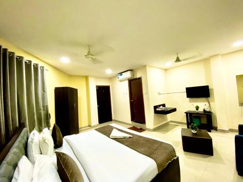 Shamshabad Hotel | Hotel Sky Park