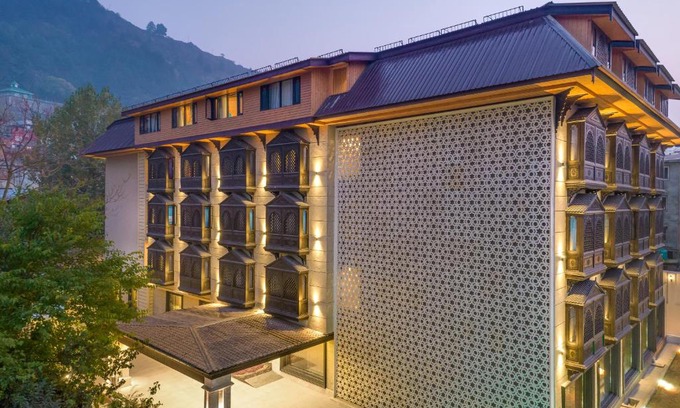 Dal Lake Hotel | Hotel Snow Land