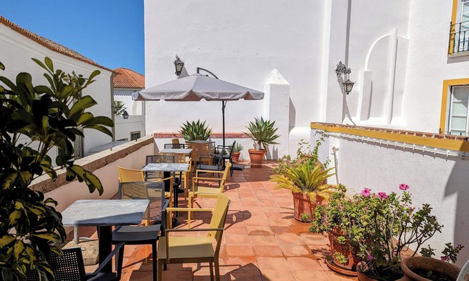 Evora Hotel | Hotel Solar De Monfalim