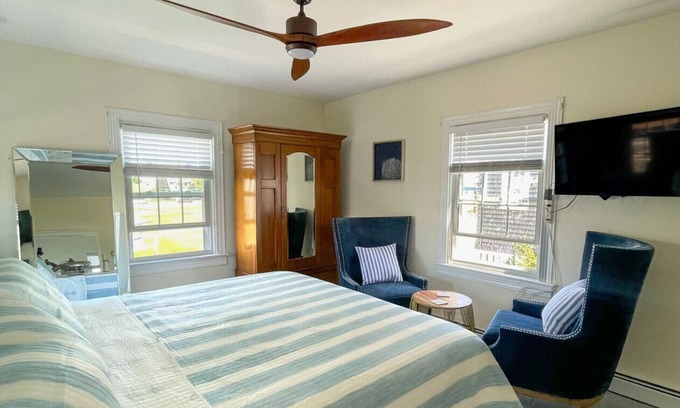 Beach Haven Casa | Hotel style room 300' from beach