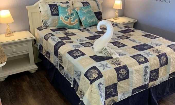 Clearwater Beach Apartamento | HOTEL SUITE DIRECTLY ACROSS FROM BEACH 🏖 SLEEPS-4FREE PARKING