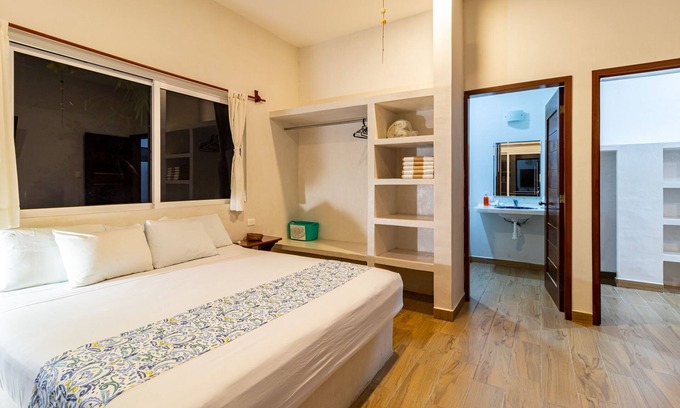 Mario Villanueva Madrid Casa | Hotel & Suites Oasis Bacalar "Suite Tapir"
