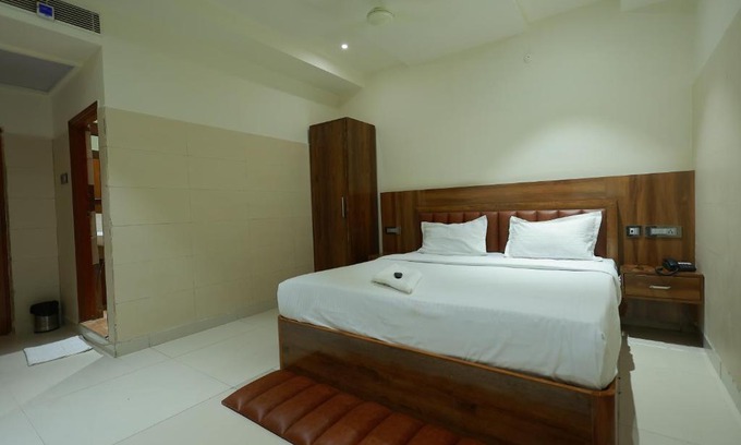 Habsiguda Hotel | HOTEL SVM GRAND RAMANTHAPUR