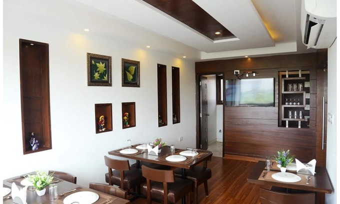 Mahipalpur Hotel | Hotel The R Blues