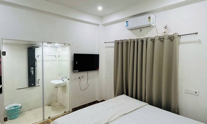 Varanasi Hotel | Hotel The White House Varanasi
