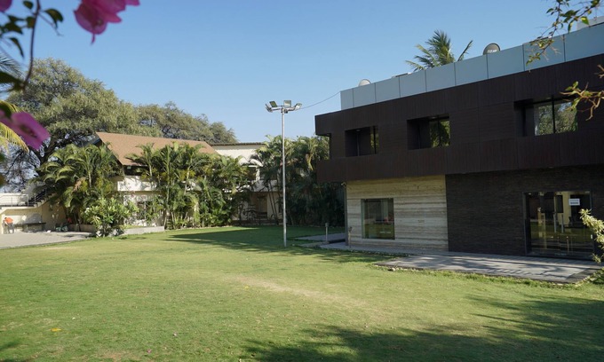 Ujjain Hotel | HOTEL VARAY EXPRESS