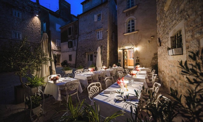Old Town Hotel | Hotel Vestibul Palace