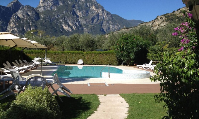 Torbole sul Garda Hotel | Hotel Villa Rosa