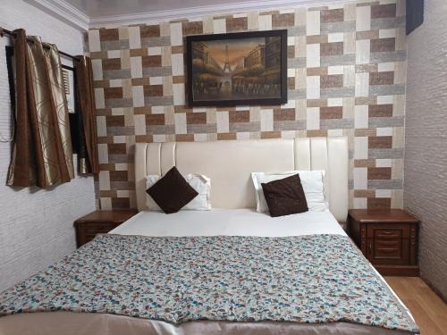 Jangpura Casa | Hotel White Palace,Nizamuddin Railway Station