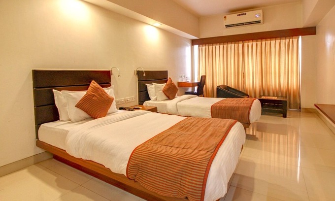 Alkapuri Hotel | Hotel Yuvraj