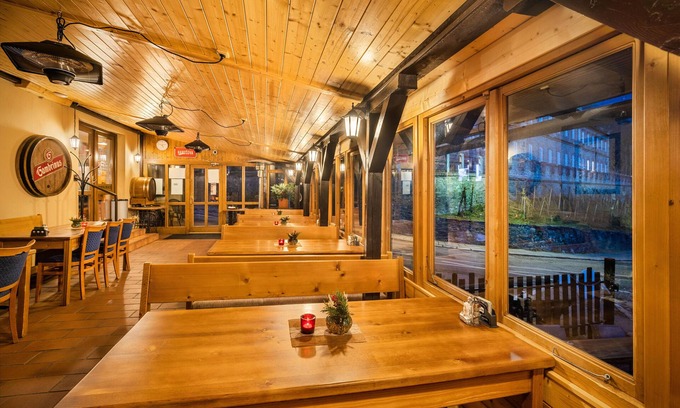 Hluboka nad Vltavou Hotel | Hotel Záviš z Falkenštejna