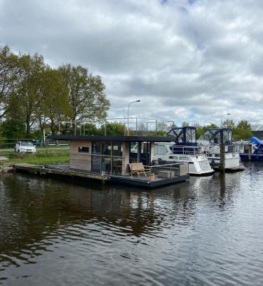 Sumar Alquiler De Eote | Hotelkamer op water Houseboat Wetterhûske Friesland