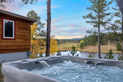 Custer Casa | Hottub Hideaway BHBungalows #6
