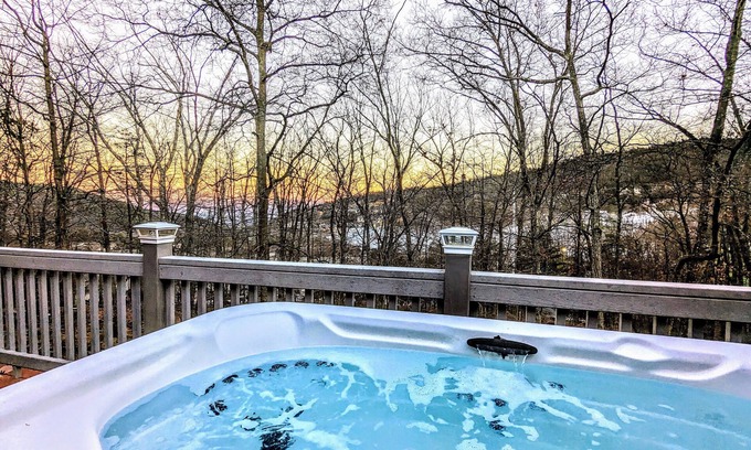 Keezletown Casa | HotTub,Location!YearRound:Ski Entr, Fmily Ctr. On Mountain Renovated 5BR 3.5BAEV