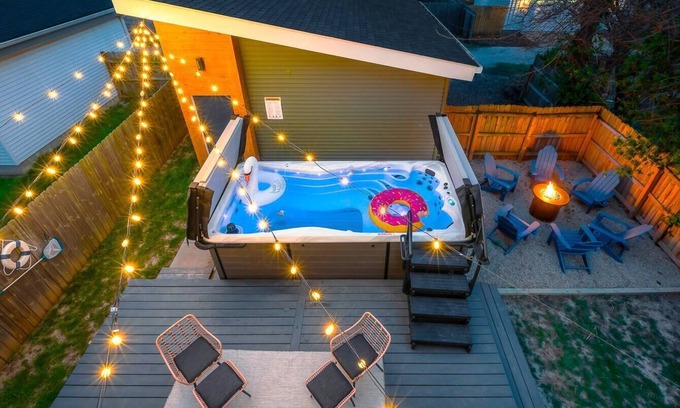 Indianapolis Casa | HotTub/Pool~Arcade Games~Fountain Sq~Great for groups~10 Min to Lucas Oil
