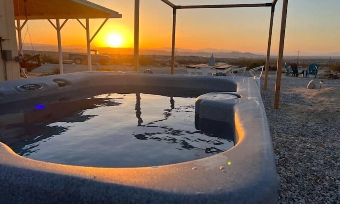 Twentynine Palms Cabina | HotTub & Sunset Views -- Relaxing Desert Retreat Near Joshua Tree