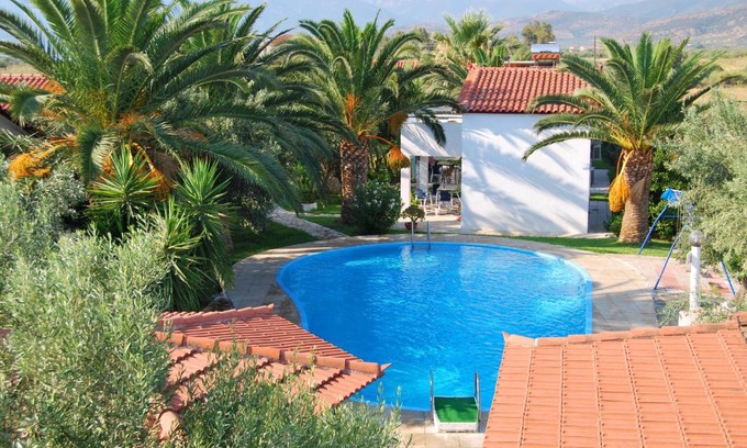 Paralio Astros Casa | Houdis Houses