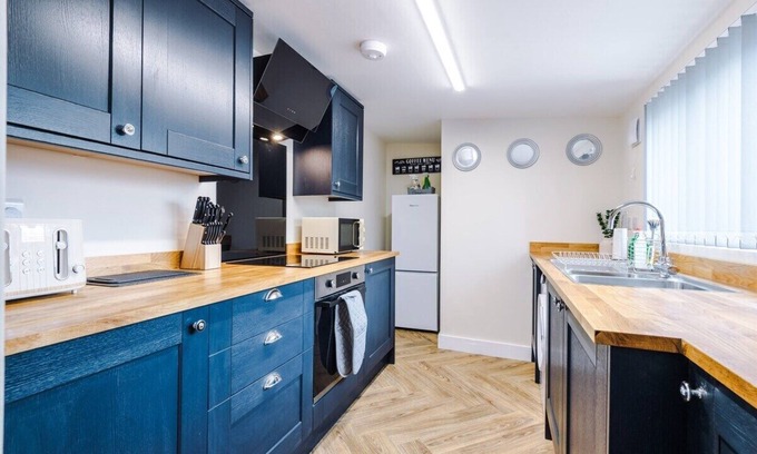 Bromley Cross Casa | Hough House - 4 bedrooms & spacious