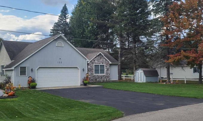 Prudenville Casa | Houghton Haven Lake access or Golf fun