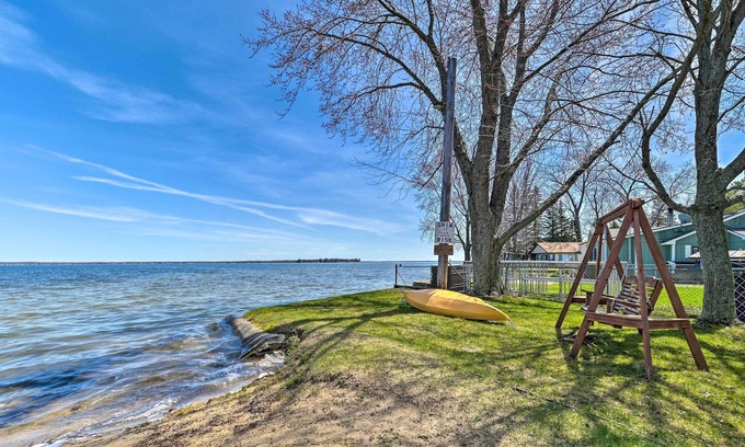 Houghton Lake Apartamento | Houghton Lake Studio w/ Private Resort Beach!