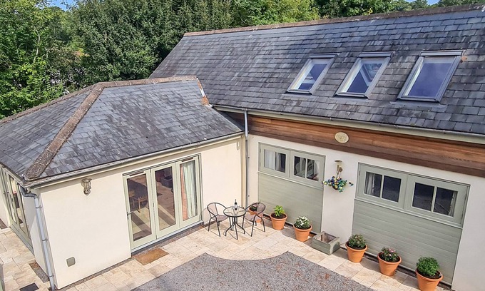 Heligan Cabaña | HOUNDBEARE BARN, pet friendly in Teign Valley, Edge Of Dartmoor
