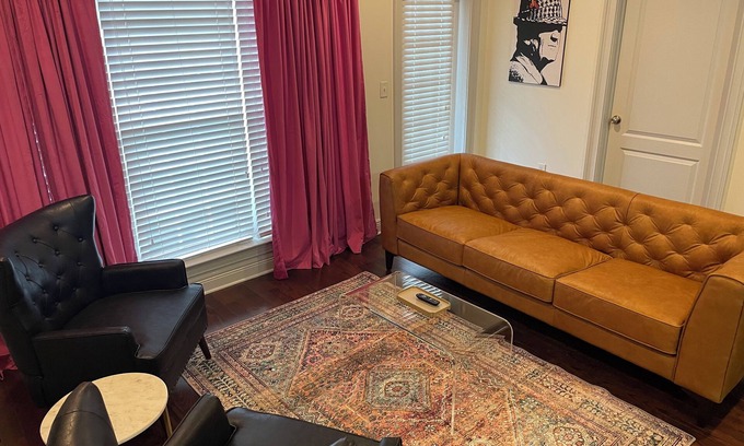 Tuscaloosa Condominio | Houndstooth Heaven - half mile from Bryant Denny Stadium