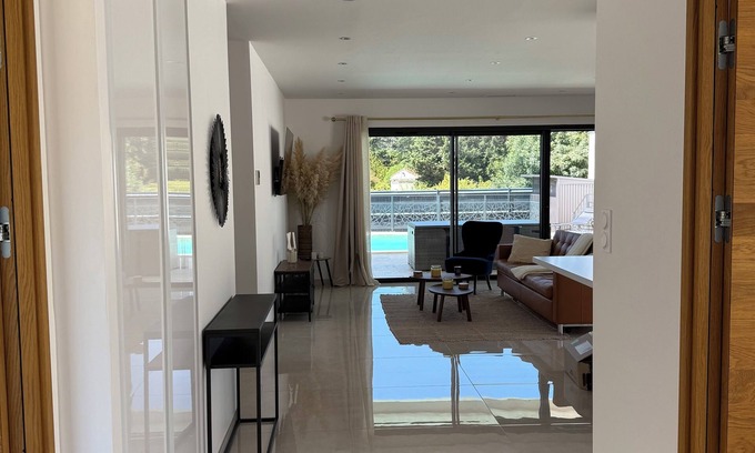 Saint-Martin-de-Valgalgues Casa | House with pool