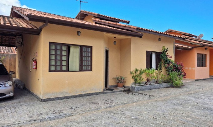 Sao Francisco da Praia Casa | San Francisco de la Playa, casa en condominio a 200m del mar.