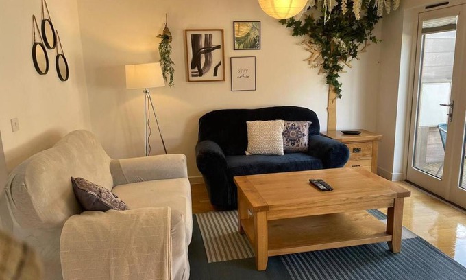 Porthtowan Casa | House 6 Goldcroft - Walk to Beach & Village, Pet-friendly & hottub