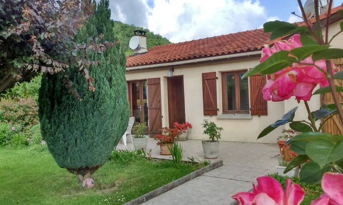 Sauveterre-de-Comminges Cabina | Casa al pie de los Pirineos para vacaciones familiares, en una zona tranquila.