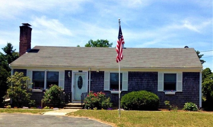 North Eastham Casa | House and 2 Cottages/Thumpertown Beach