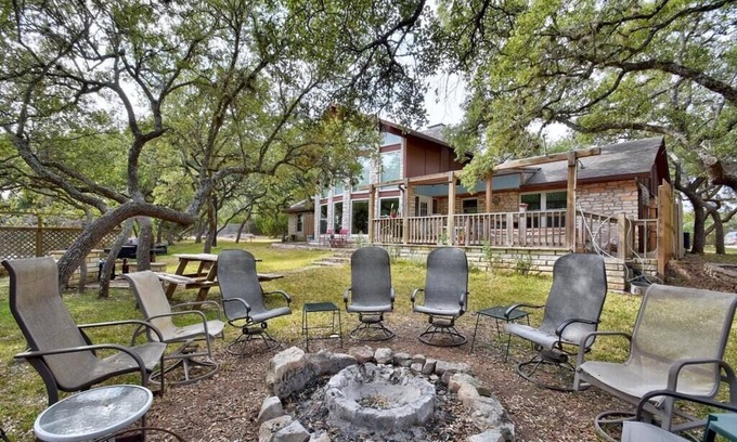 Dripping Springs Casa | Gran casa familiar con bañera de hidromasaje cerca de lugares para bodas, bodegas, cervecerías y zoológico