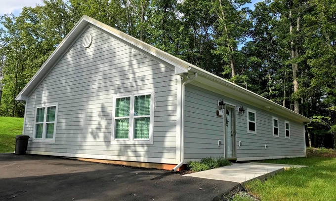 Moneta Casa | House at Smith Mountain Lake Airport