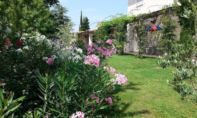 Puyvert Casa | House at the foot of the Luberon, near Lourmarin, 40min. secure with swimming pool